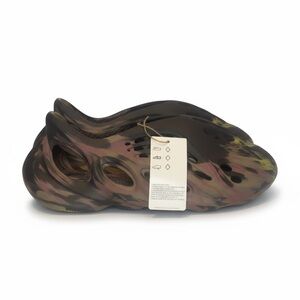 🔥 Deadstock Yeezy Foam Runners MX Carbon – Size 7 w/ Box 📦